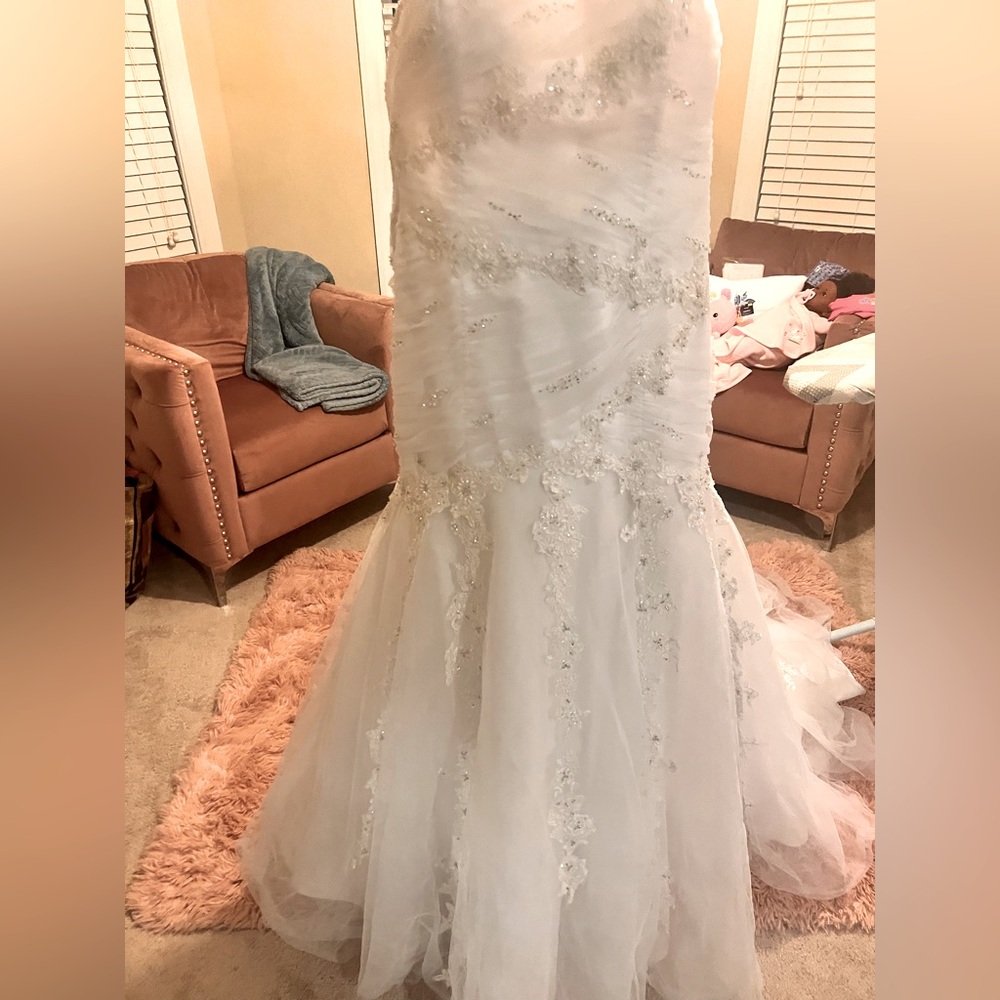 Wedding dress. Mermaid style.